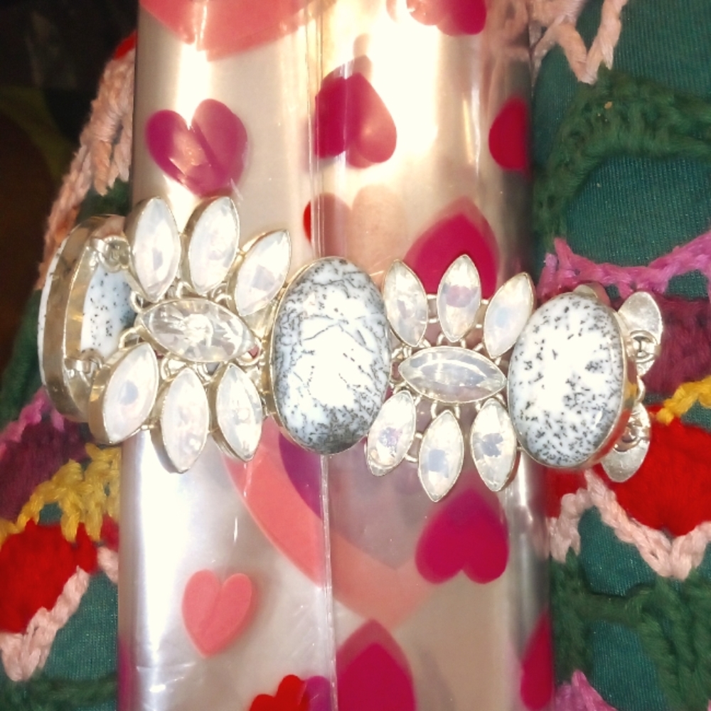 Marble and diamond flower bracelet